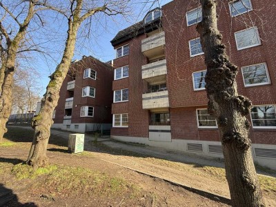 Schöne, helle 2 Zimmer-Wohnung mit Balkon, Einbauküche und Aufzug in Hamburg Harburg direkt am Park