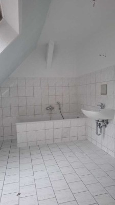 große 3- Raumwohnung im DG