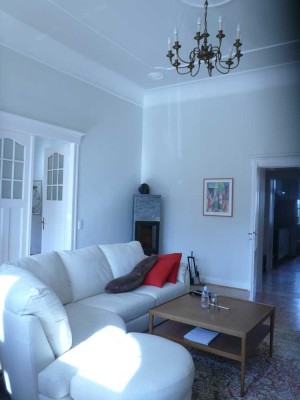 Charmante 3-Zimmer-Hochparterre-Wohnung in denkmalgeschütztem Haus nahe Bebelplatz