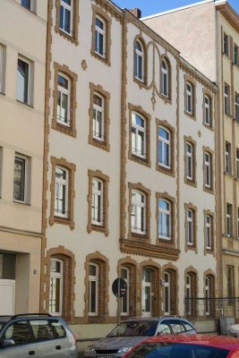 Schöne 2 Zi-Wohnung mit Balkon, sep. Küche, Bad mit Wanne+Dusche und Laminat in der südl. Innenstadt