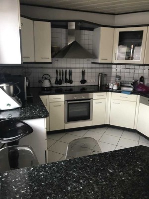 Gemütliche 3-Zimmer-Wohnung mit großer Südterrasse, Kachelofen und Garage in Ispringen