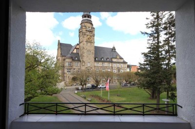 Großzügige und schöne 4-Zimmer-Altbauwohnung mit Loggia und traumhaften Blick aufs Rathaus