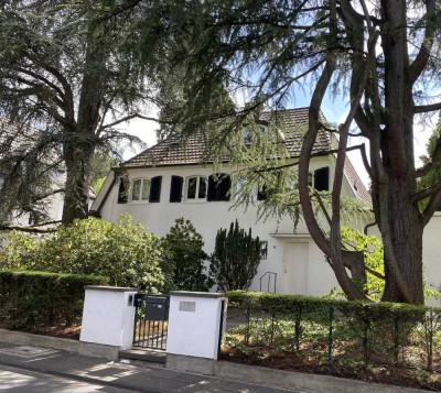 Familienfreundliche  Altbau-Villa mit Charme, Stil  und Sonnengrundstück in TOP-Lage am Venusberg