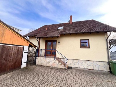 ** Freistehendes Zweifamilienhaus - für Kurzzeitmiete 6-12 Monate per sofort**