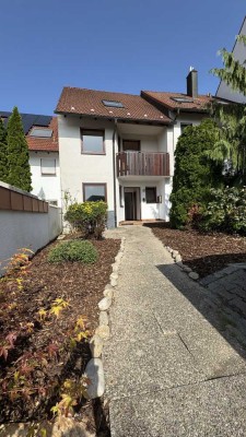 Geräumiges Reihenhaus in ruhiger Lage von Wimsheim – frisch renoviert und bezugsbereit!