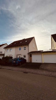 Großzügige Doppelhaushälfte in Ruhiger Lage