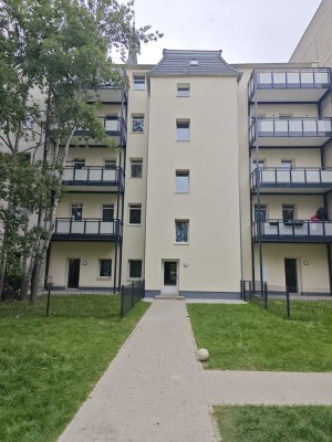 Erstbezug... 2 Raum Wohnung mit Terrasse und Einbauküche...