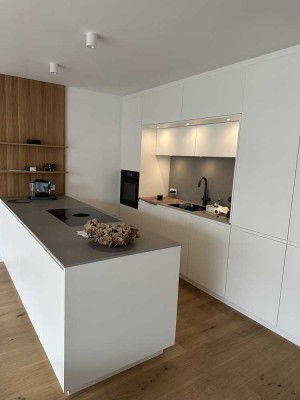 Exklusive 4-Zimmer-Wohnung mit luxuriöser Innenausstattung mit Balkon und EBK in Köln Lindenthal