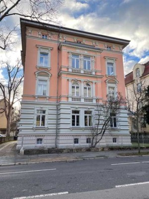 AUSSERGEWÖHNLICHE EIGENTUMSWOHNUNG IN DER BELETAGE EINES DENKMALGESCHÜTZTEN PALAZZOS - MADE BY ZAPFE