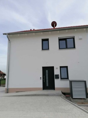 Neue Doppelhaushälfte mit 6 Zimmern in Wolframs-Eschenbach