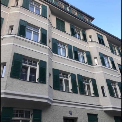 Sanierter Stilaltbau, Denkmalschutz, 3-Zi., Lift, Balkon