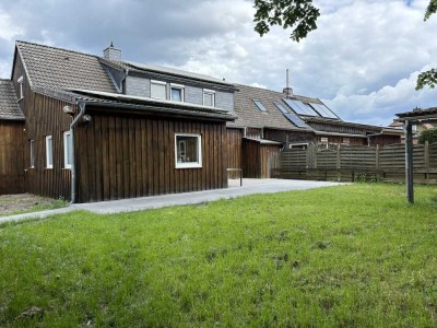 Attraktive, sanierte Doppelhaushälfte mit PV-Anlage und Baugrundstück in Eschede