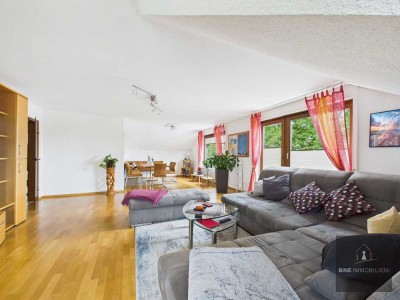 Sehr großzügige, helle Wohnung mit Süd-West-Balkon