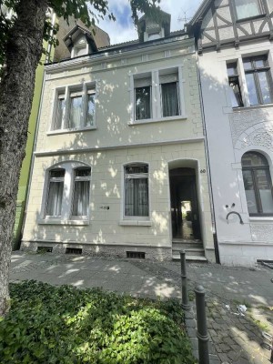 Zweifamilienhaus im Zentrum der Bonner Altstadt – Tradition trifft auf begehrte Lage!