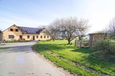 Großer Vierseithof mit Nebengebäude in schöner Stadtrandlage auf rund 6.250 m² Grund