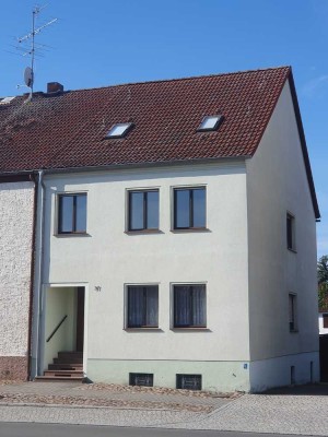 Zweifamilienhaus mit solider Substanz und guter Lage – vielseitig nutzbar in Niemegk