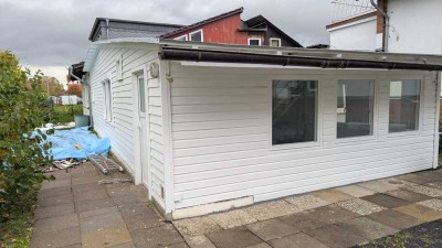 niedlicher kleiner Bungalow mit Wintergarten, offener Küche, Terrasse und Garten