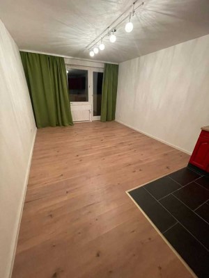 Stilvolle, modernisierte 1-Raum-Wohnung mit EBK in Mönchengladbach