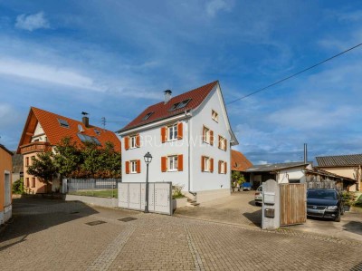 Teilsaniertes Zweifamilienhaus mit großem Garten & Wirtschaftsgebäude im Angebotsverfahren