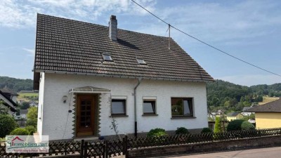 TABEN-RODT: GEPFLEGTES WOHNHAUS MIT WEITBLICK AUF 10 AR GRUNDSTÜCK!