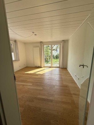 Helle 3-Zimmer-Wohnung mit großem Garten und Dachgeschoss