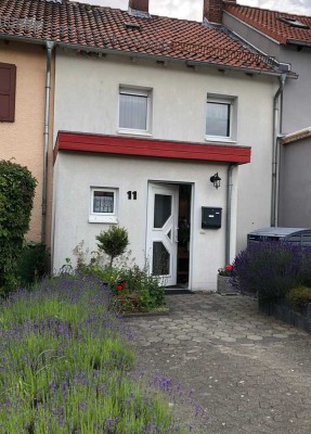 Charmantes Reihenhaus mit Wohlfühlgarten, Kamin und Stellplatz in Helmstedt