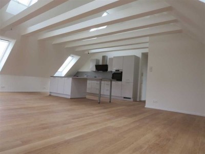 Neuwertige 3-Zimmer-Wohnung im DG - Top Ausstattung - inkl. neuer hochwertiger EBK