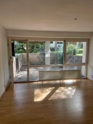 Bezugsfreie 4,5-Zi.-Wohnung mit Terrasse & Tiefgarage - im Grünen