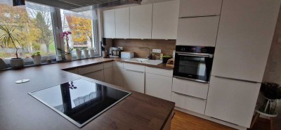 Helle 3-Zimmer-Wohnung mit Südbalkon, Einbauküche und zwei Stellplätzen in Neuberg zu vermieten