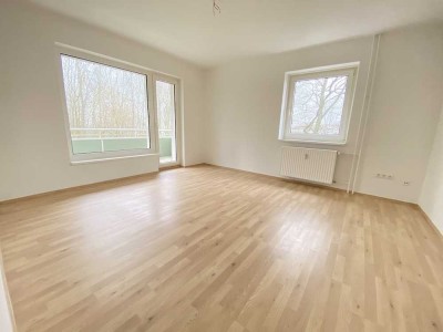 Helle Wohnung mit Balkon in grünem Umfeld