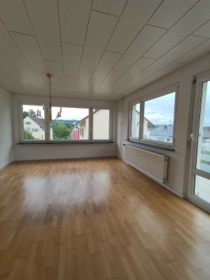 3-Zimmer Wohnung mit Balkon, Garten & PKW – Stellplatz ab Januar 2026 neu zu vermieten