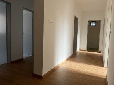 Erstbezug nach Sanierung: 3-Zi.-Wohnung mit Balkon in Bonstetten