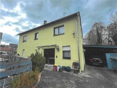 Ruhiges 2-Familienhaus mit Potential in Münnerstadt