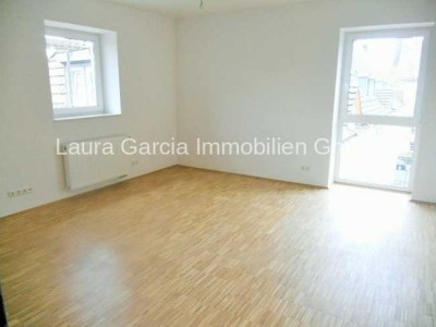 WG geeignete 2 Zi.- Wohnung (Hochparterre) mit Küche (Einbauküche)/Diele/Bad/Keller