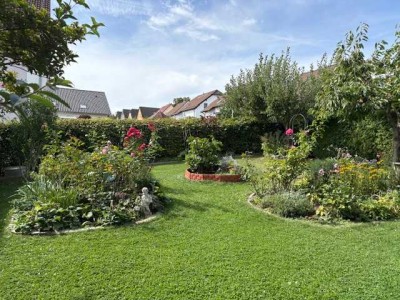 Tolles Angebot! 2-Zi-Wohnung mit Terrasse und wunderschönem, eigenen Garten, Garage möglich!