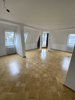 Über den Dächern von Stuttgart: 3-Zimmer-Maisonette
