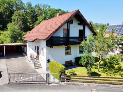 Tolles Einfamilienhaus mit schönem Garten in idyllischer Lage von Wallenfels