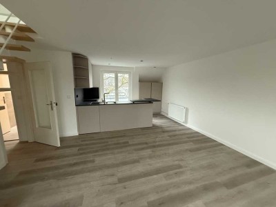 Schicke und komplett modernisierte 2-Zimmer Maisonette in Hamburg-Fuhlsbüttel