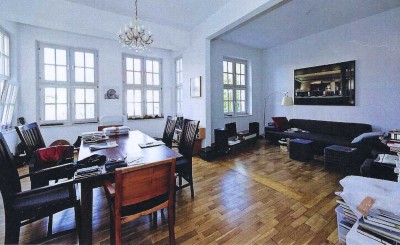 Altbau mit Dachterrasse / Florastrasse / Nähe Florapark  4-Zimmer-Wohnung mit Dachterrasse