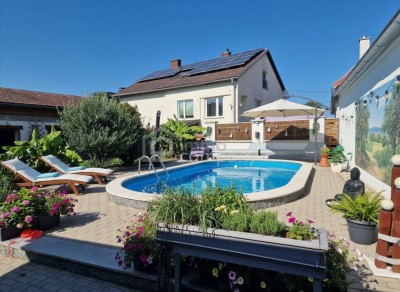 Top-Haus + Pool mit Wärmepumpe + Photovoltaik