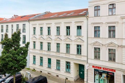Sanierte und vermietete Altbauwohnung nahe Ostkreuz in Lichtenberg - Terrasse, moderne Bäder/Küche