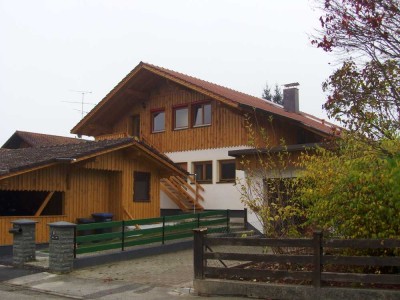 Attraktive, möblierte 1-Raum-Wohnung mit EBK und Terrasse in Pfaffing 83539