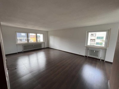 Helle 4,5-Zimmer-Wohnung mit Balkon & Tiefgarage zu vermieten