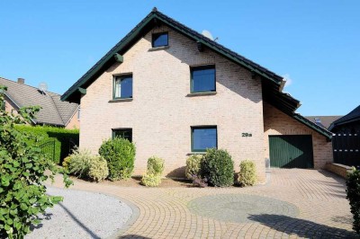 Freistehendes Wohnhaus mit Garage in schöner ruhiger Lage