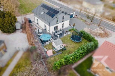 Neuwertiges Einfamilienhaus mit großem Grundstück, top Ausstattung & günstiger KfW-Finanzierung!