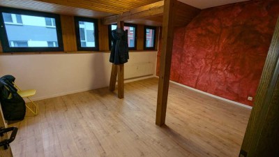 Charmante 1-Zimmer-DG-Wohnung in Rodenkirchen, Köln