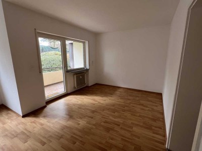 Erstbezug mit Küchenzeile, Süd-Balkon, Garage und Waschmaschine: schöne 1-Zimmer-Wohnung in Bexbach