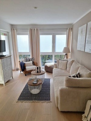 2-Zimmer-Wohnung mit Stellplatz, gehobener Innenausstattung, Balkon und Einbauküche in Rostock