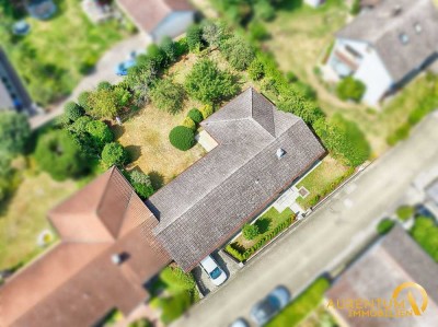 Sofort verfügbarer, gepflegter Bungalow mit Einzelgarage, auf großzügigem Grundstück, zentrale Lage