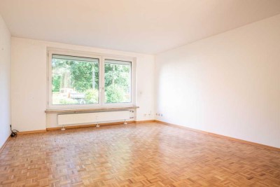 Bruchköbel: Gepflegte 4-Zimmer-Erdgeschoss-Wohnung mit S/W-Balkon & Einbauküche in ruhiger Wohnlage